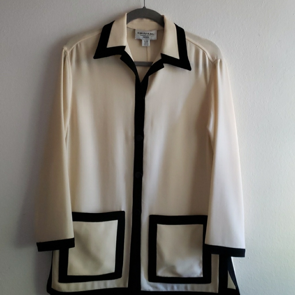 Emanuel Ungaro Petite 2 pocket Button Front Jacket
